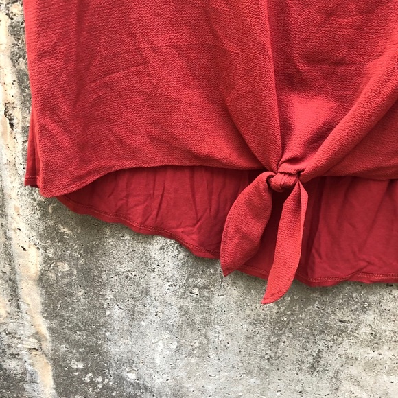 By & By Solid Bubble Crepe Top - Picture 3 of 8